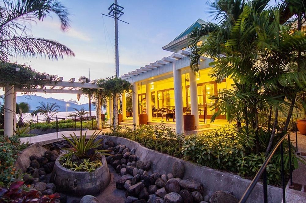 Camayan Beach Resort Hotel Subic Bay Exterior foto